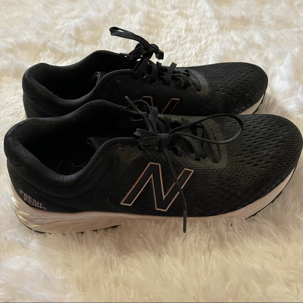 New Balance Women’s Tennis Shoes Black Size 10